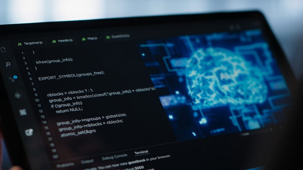 Tela com código e representação visual de inteligência artificial em ambiente tecnológico.