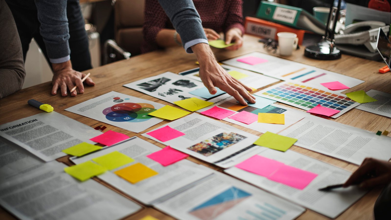 business-people-are-brainstorming-scaled
